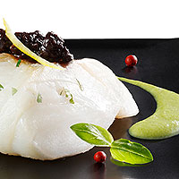 Photographie culinaire : assiette gourmande dos de cabillaud tapenade