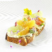 Design culinaire : tartine légère et colorée orange agrumes mascarpone